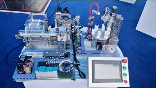 未來可期 多款智能產(chǎn)品展示,貴州工業(yè)職業(yè)技術(shù)學院產(chǎn)教融合效果顯著